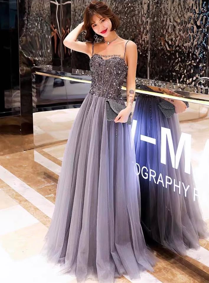 Party/prom dress gown for rent